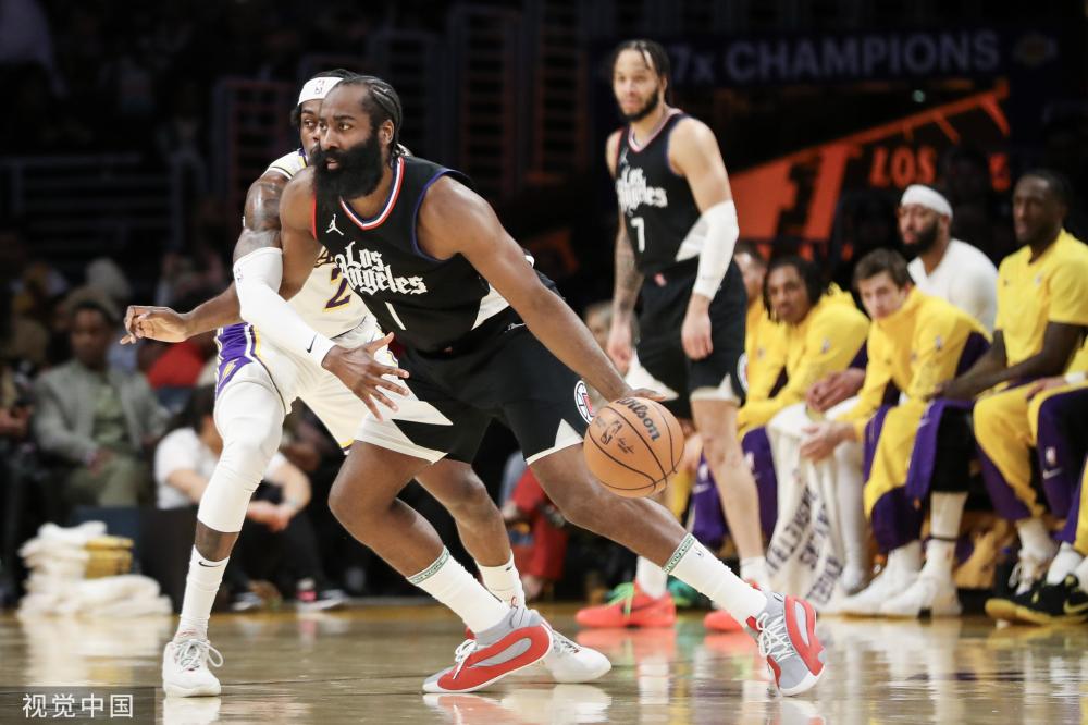 上令人瞩目 上令人瞩目