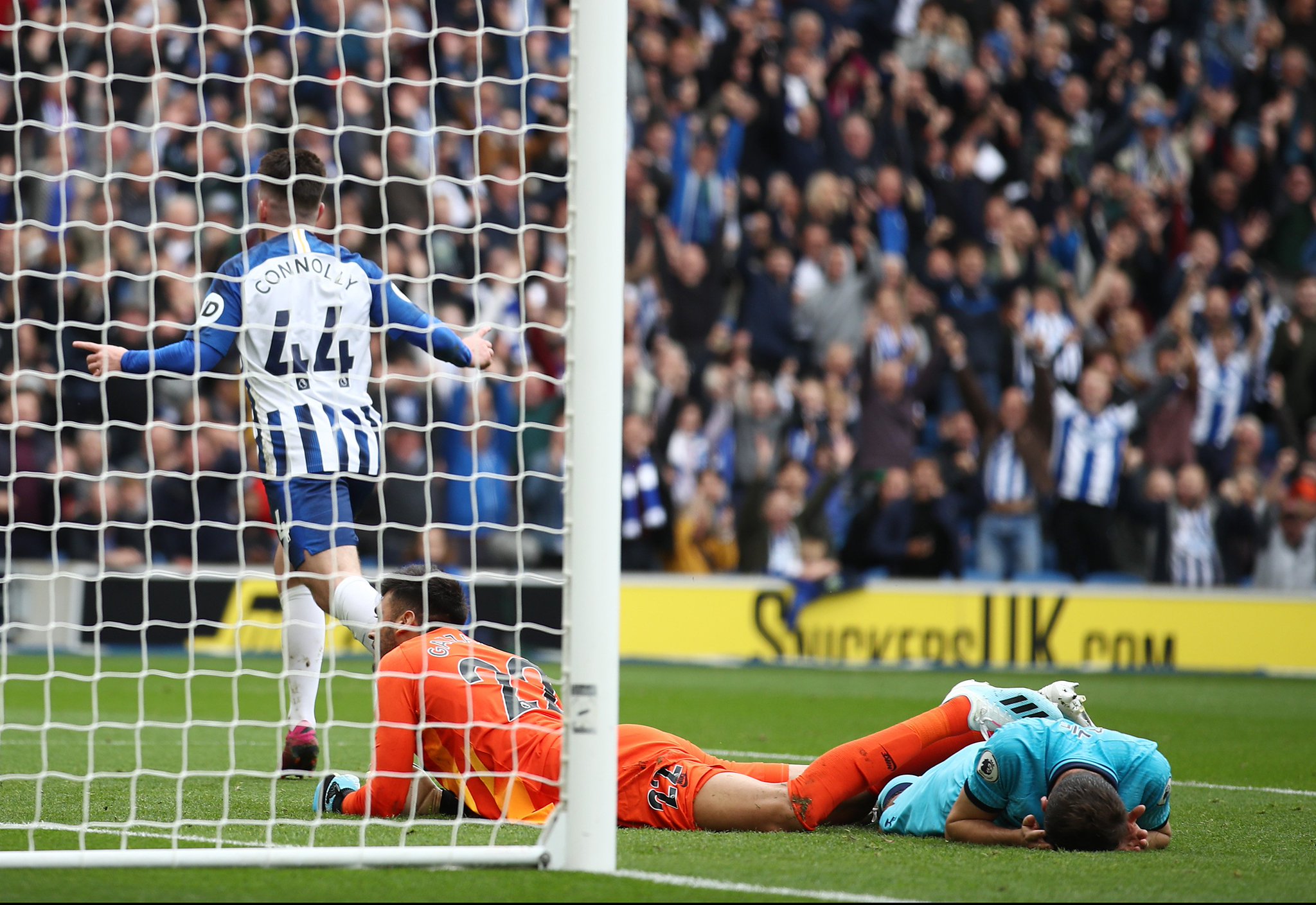 詹姆斯三双文班空砍20分 胜马刺止3连败.